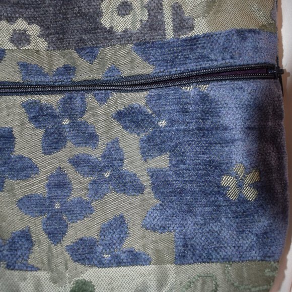 Brocaded Crossbody bag - Picture 8 of 8